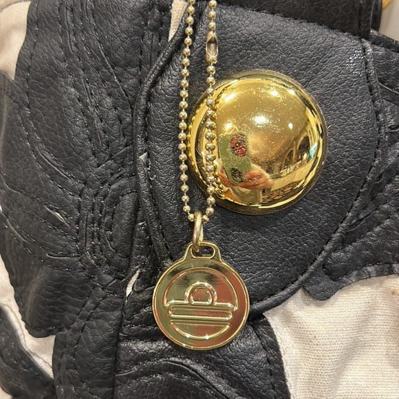 NWOT! VINTAGE Big Buddha White & Black Floral Bag - Picture 3 of 10